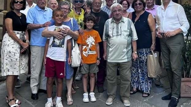 A Pontremoli si è svolto il ritrovo annuale dei nativi e residenti di via Cavour e del Casotto, con momenti di convivialità e ricordi legati al passato del rione. A Pontremoli si è svolto il ritrovo annuale dei nativi e residenti di via Cavour e del Casotto, con momenti di convivialità e ricordi legati al passato del rione.