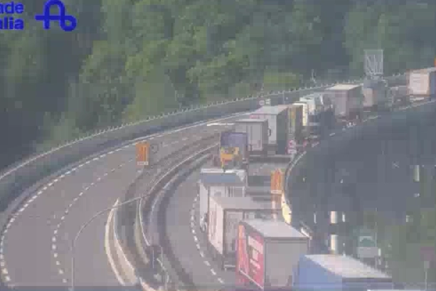 Il traffico bloccato a Roncobilaccio in A1