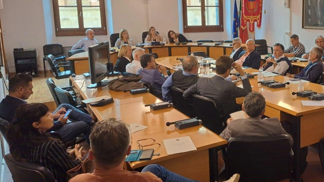 A Poggibonsi, in Palazzo comunale, c’è stata un’altra occasione di confronto fra. i differenti attori A Poggibonsi, in Palazzo comunale, c’è stata un’altra occasione di confronto fra. i differenti attori