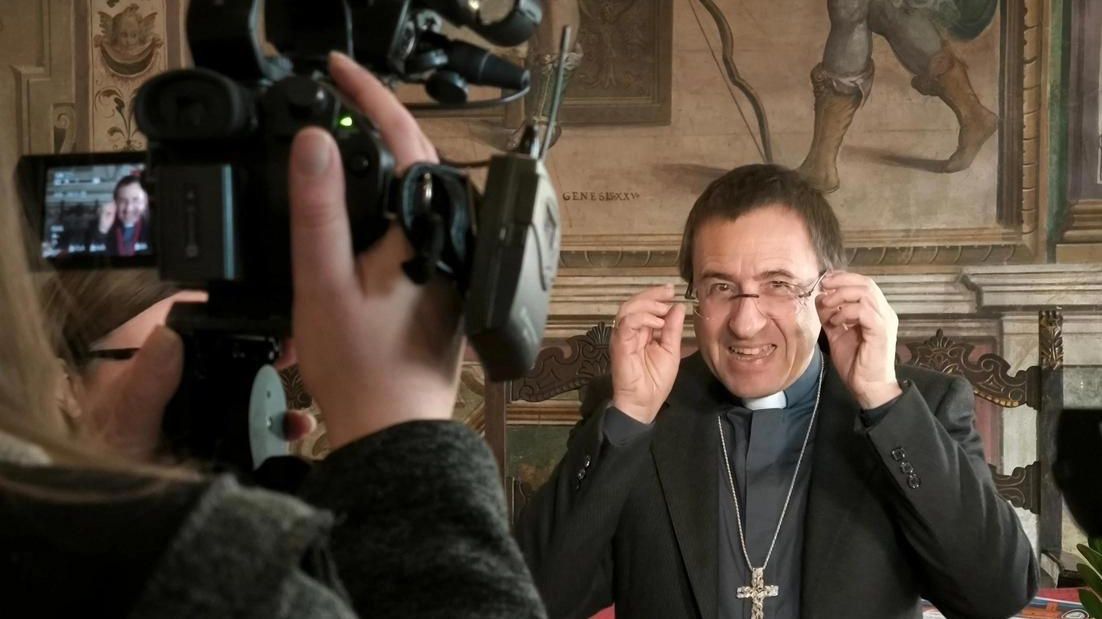 AREZZO "Voglio augurare a tutti di scoprire il Natale un po’ di più. O di scoprire come realtà nuova che... AREZZO "Voglio augurare a tutti di scoprire il Natale un po’ di più. O di scoprire come realtà nuova che...