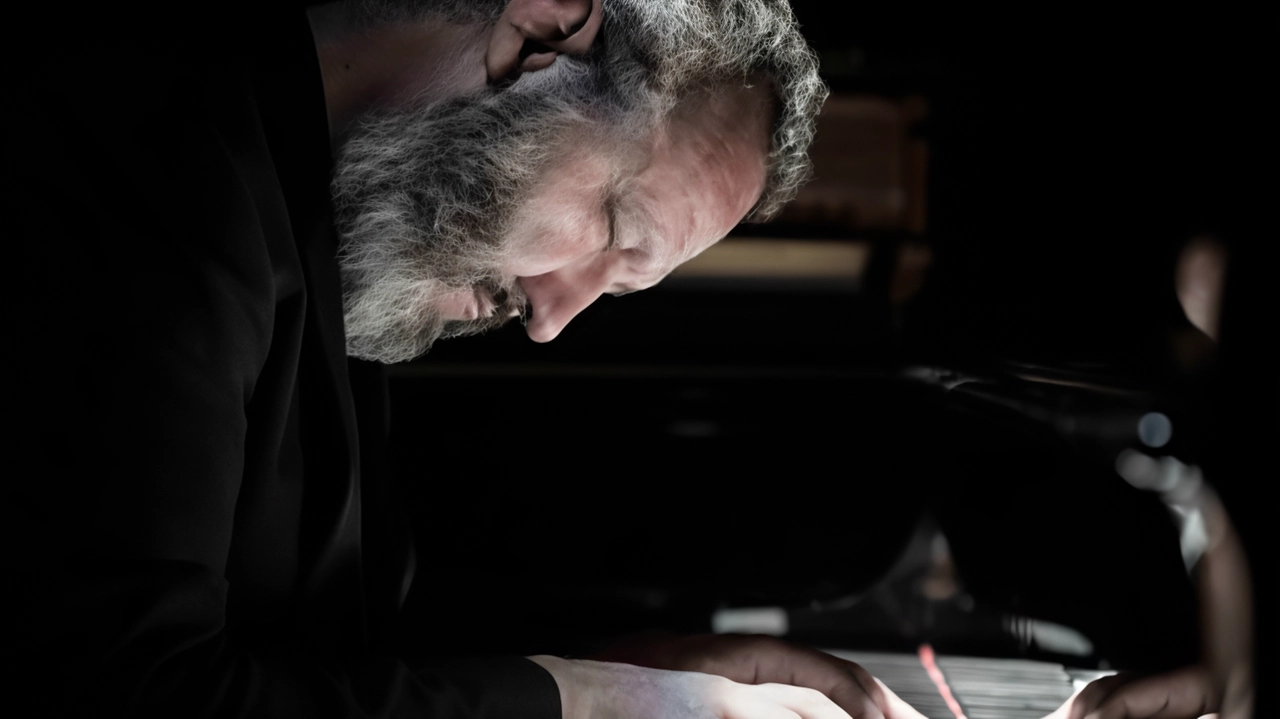 Cesare Picco, pianista vercellese, pronto ad eseguire il “Köln Concert” Cesare Picco, pianista vercellese, pronto ad eseguire il “Köln Concert”