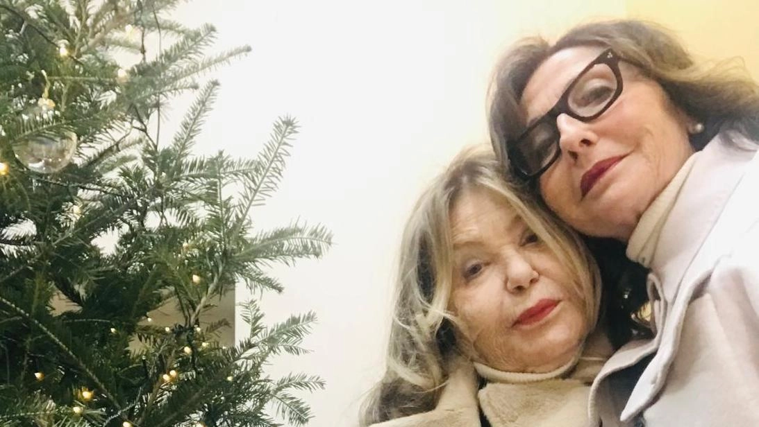 Anna Maria e Monica Sanesi, bandiere del negozio di abbigliamento da donna «If» in via Magnolfi Anna Maria e Monica Sanesi, bandiere del negozio di abbigliamento da donna «If» in via Magnolfi