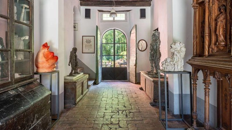 Un interno di Villa Simi, che risale al XV secolo, con alcune delle tante opere di Sorensen acquistate insieme alla villa. Anche i nuovi proprietari sono danesi Un interno di Villa Simi, che risale al XV secolo, con alcune delle tante opere di Sorensen acquistate insieme alla villa. Anche i nuovi proprietari sono danesi