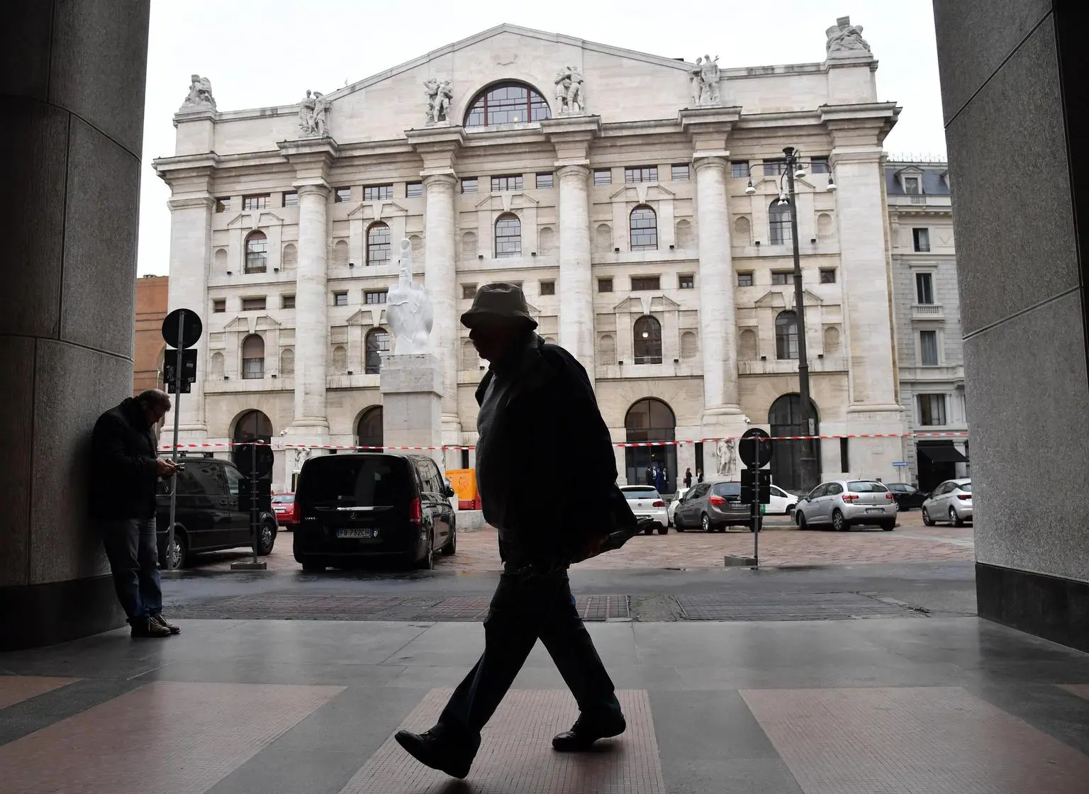 Borsa l Europa arranca coi future Usa pesante il petrolio