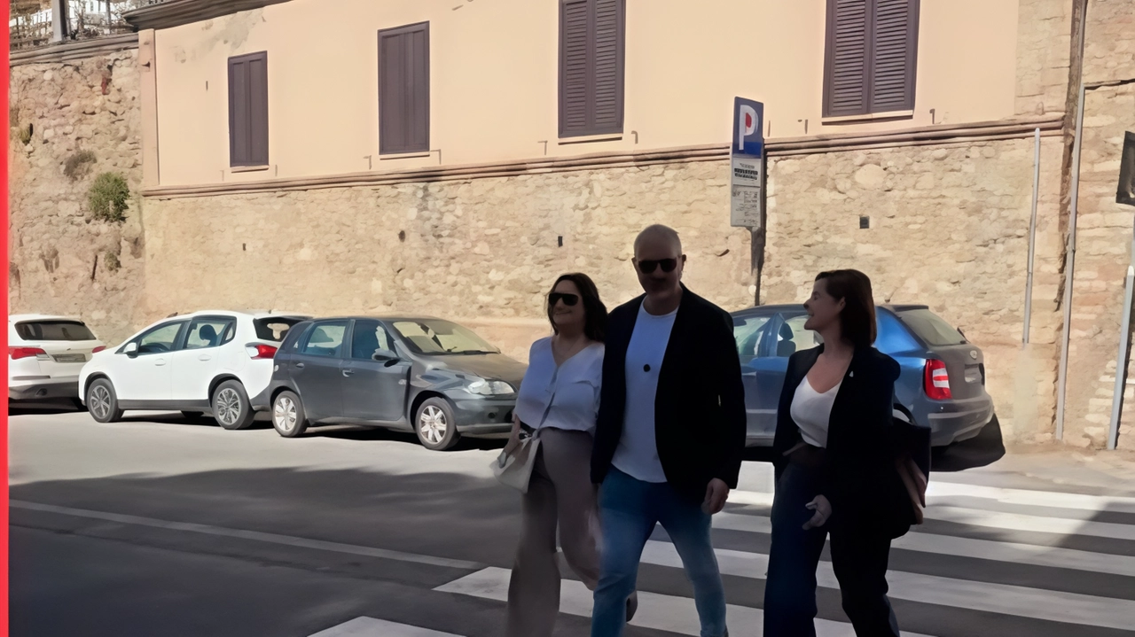 "Vogliamo dare un segnale alla città, rifacendo le strisce pedonali nei pressi di alcuni plessi scolastici, nella consapevolezza che ancora... "Vogliamo dare un segnale alla città, rifacendo le strisce pedonali nei pressi di alcuni plessi scolastici, nella consapevolezza che ancora...