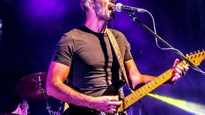 Leonardo De Muzio, voce dei Big One: «. Non basta rifare le stesse note per essere una tribute band.. Devi averla dentro quella musica e noi ce l’abbiamo davvero» Leonardo De Muzio, voce dei Big One: «. Non basta rifare le stesse note per essere una tribute band.. Devi averla dentro quella musica e noi ce l’abbiamo davvero»