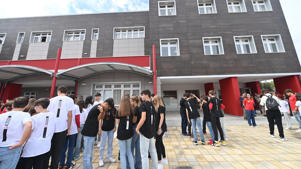 La scuola, succursale dell’Alessi, ospita 13 prime classi La scuola, succursale dell’Alessi, ospita 13 prime classi