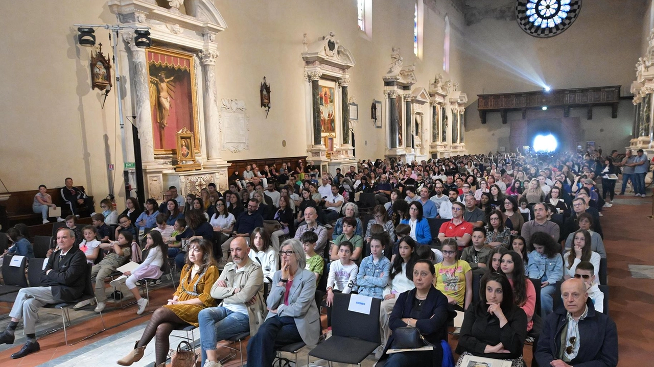 A questa 45ª edizione hanno preso parte ben 16 scuole primarie, 8 medie inferiori e 9 superiori. Confartigianato Imprese invita tutti alla cerimonia che si terrà domattina alle 9.30 in San Francesco. A questa 45ª edizione hanno preso parte ben 16 scuole primarie, 8 medie inferiori e 9 superiori. Confartigianato Imprese invita tutti alla cerimonia che si terrà domattina alle 9.30 in San Francesco.
