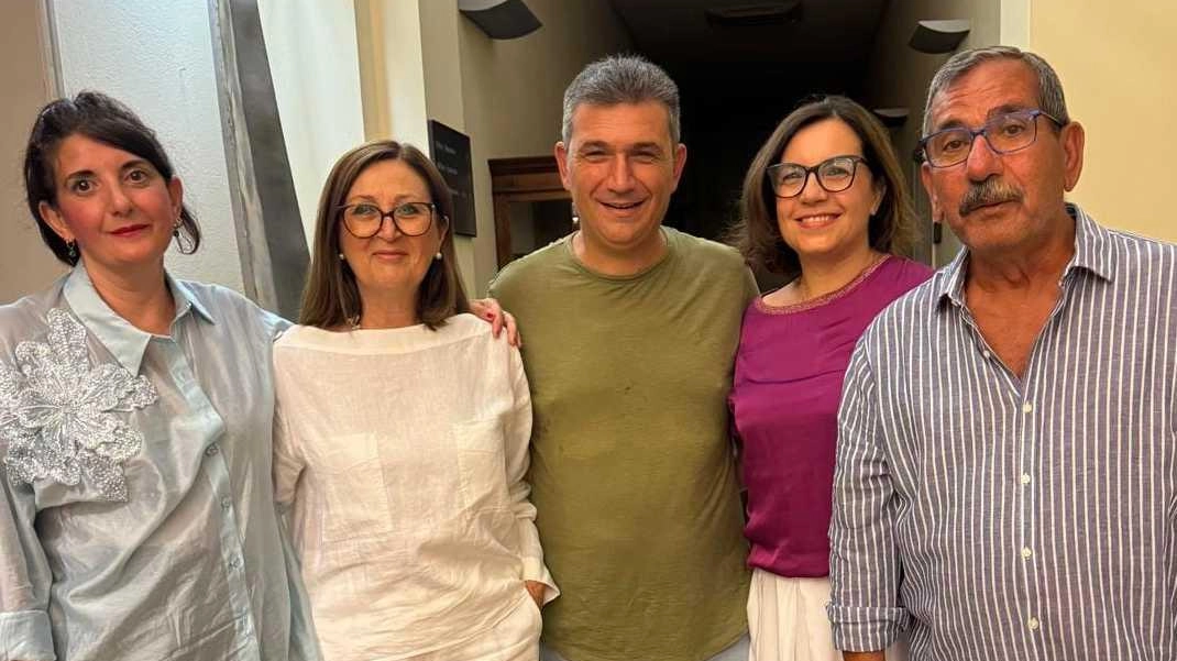 I consiglieri della minoranza Insieme per Santa Croce: da sinistra Ivetta Parentini, Mariangela Bucci, Simone Coltelli, Alessandra Ugolini e Angelo Scaduto I consiglieri della minoranza Insieme per Santa Croce: da sinistra Ivetta Parentini, Mariangela Bucci, Simone Coltelli, Alessandra Ugolini e Angelo Scaduto