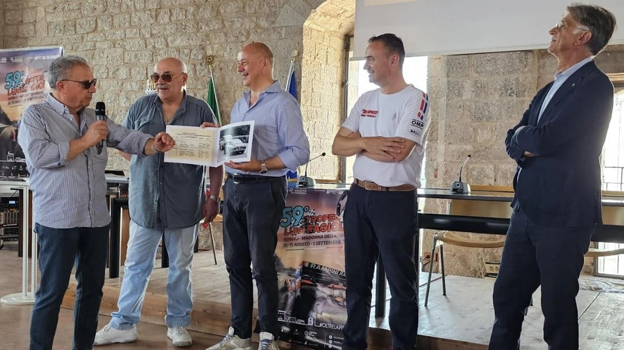 La presentazione della 59° edizione del Trofeo Fagioli, presente anche l’ex ferrarista di F1 René Arnoux, che si svolgerà nel week end La presentazione della 59° edizione del Trofeo Fagioli, presente anche l’ex ferrarista di F1 René Arnoux, che si svolgerà nel week end