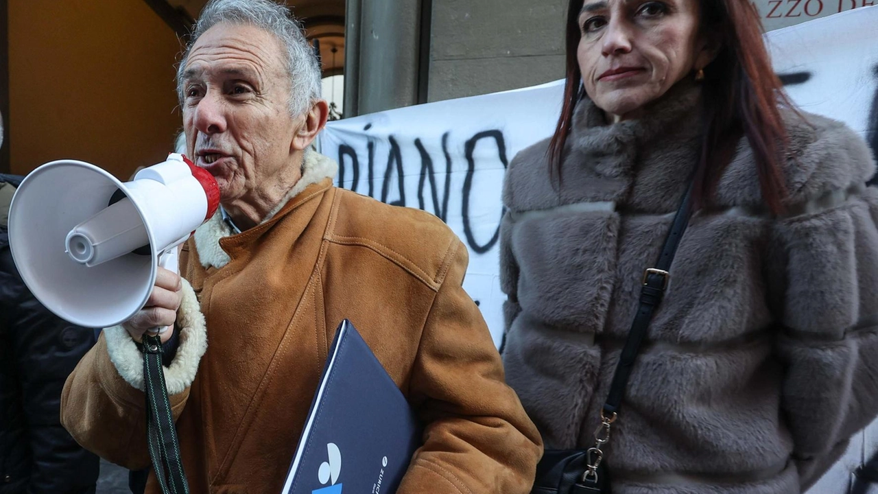 "Oltre che denigrare ed offendere bisognerebbe che l’opposizione a Porcari facesse proposte". Replica così il sindaco Leonardo Fornaciari alla capogruppo... "Oltre che denigrare ed offendere bisognerebbe che l’opposizione a Porcari facesse proposte". Replica così il sindaco Leonardo Fornaciari alla capogruppo...