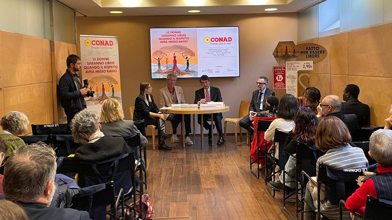 Un portachiavi contro la violenza sulle donne, la presentazione dell'iniziativa firmata Conad Un portachiavi contro la violenza sulle donne, la presentazione dell'iniziativa firmata Conad