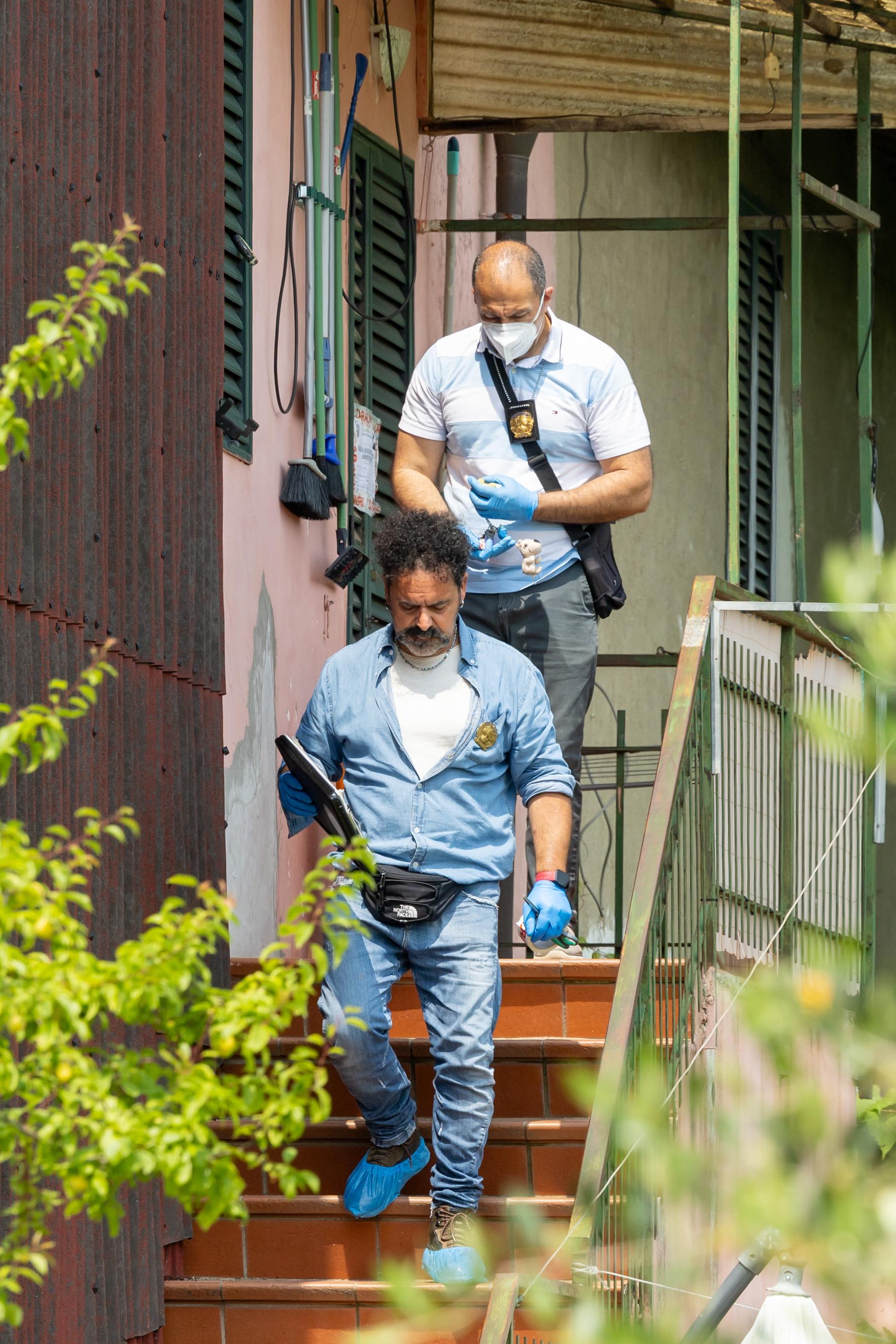 Denisa, il blitz e la cattura del killer. I vicini sotto choc: “Abitavano qui da poco, un orrore impensabile” Denisa, il blitz e la cattura del killer. I vicini sotto choc: “Abitavano qui da poco, un orrore impensabile”