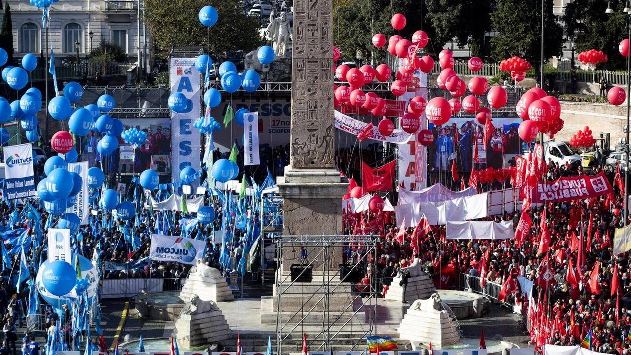 Una manifestazione di Cgil e Uil Una manifestazione di Cgil e Uil