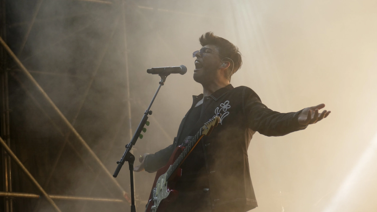Prato balla con i The Kolors, piazza Duomo gremita: “Siamo venuti da Napoli per vederli”
