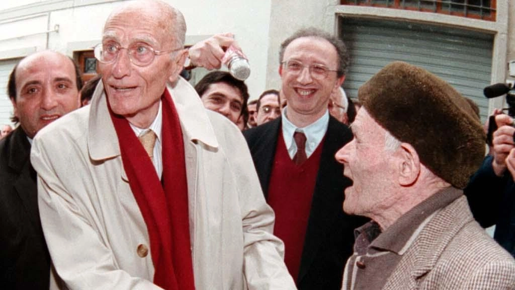 Indro Montanelli durante una delle sue storiche visite a Fucecchio dove ora c’è la «sua» Fondazione