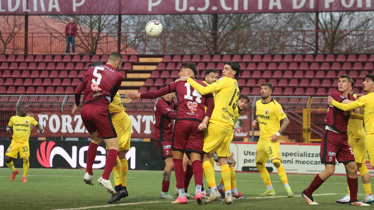 Il Pontedera in casa contro l’Ascoli (foto Bongianni/Germogli)