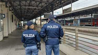 GROSSETO Non bastava la violenza nelle aree delle stazioni ferroviarie. Violenze che ogni giorno si registrano legate al mondo della droga,... GROSSETO Non bastava la violenza nelle aree delle stazioni ferroviarie. Violenze che ogni giorno si registrano legate al mondo della droga,...