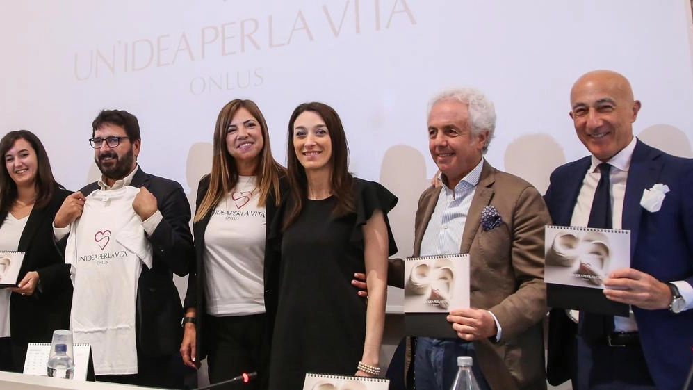 Presentato in Galleria nazionale il progetto dell’associazione “Un’idea per la vita“ onlus. Il ricavato devoluto per l’acquisto di poltrone per la somministrazione di chemioterapia .