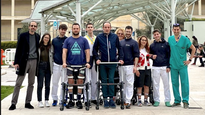 La Sant’Anna ha permesso a due persone paraplegiche di tornare a camminare. Si tratta di un progetto, avanguardia mondiale, realizzato dall’ateneo pisano in collaborazione con l’ospedale San Raffaele di Milano e l’Università Vita-Salute San Raffaele La Sant’Anna ha permesso a due persone paraplegiche di tornare a camminare. Si tratta di un progetto, avanguardia mondiale, realizzato dall’ateneo pisano in collaborazione con l’ospedale San Raffaele di Milano e l’Università Vita-Salute San Raffaele