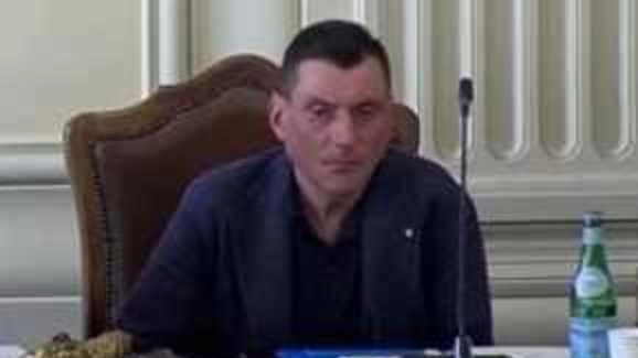 La Procura di Avellino accusa il segretario comunale Vincenzo Lissa di falso materiale nell’ambito di un’inchiesta su condoni falsi La Procura di Avellino accusa il segretario comunale Vincenzo Lissa di falso materiale nell’ambito di un’inchiesta su condoni falsi