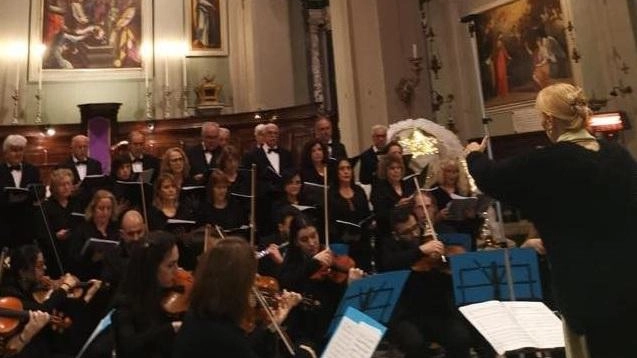 La Corale spazierà fra tradizione e alcune novità. I brani accompagnati dall’Orchestra Bevilacqua. La Corale spazierà fra tradizione e alcune novità. I brani accompagnati dall’Orchestra Bevilacqua.