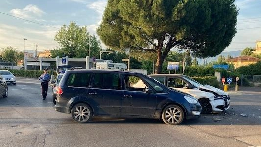 Rotatoria dell’Ossaia, altro schianto: "Opera inadeguata per il traffico"