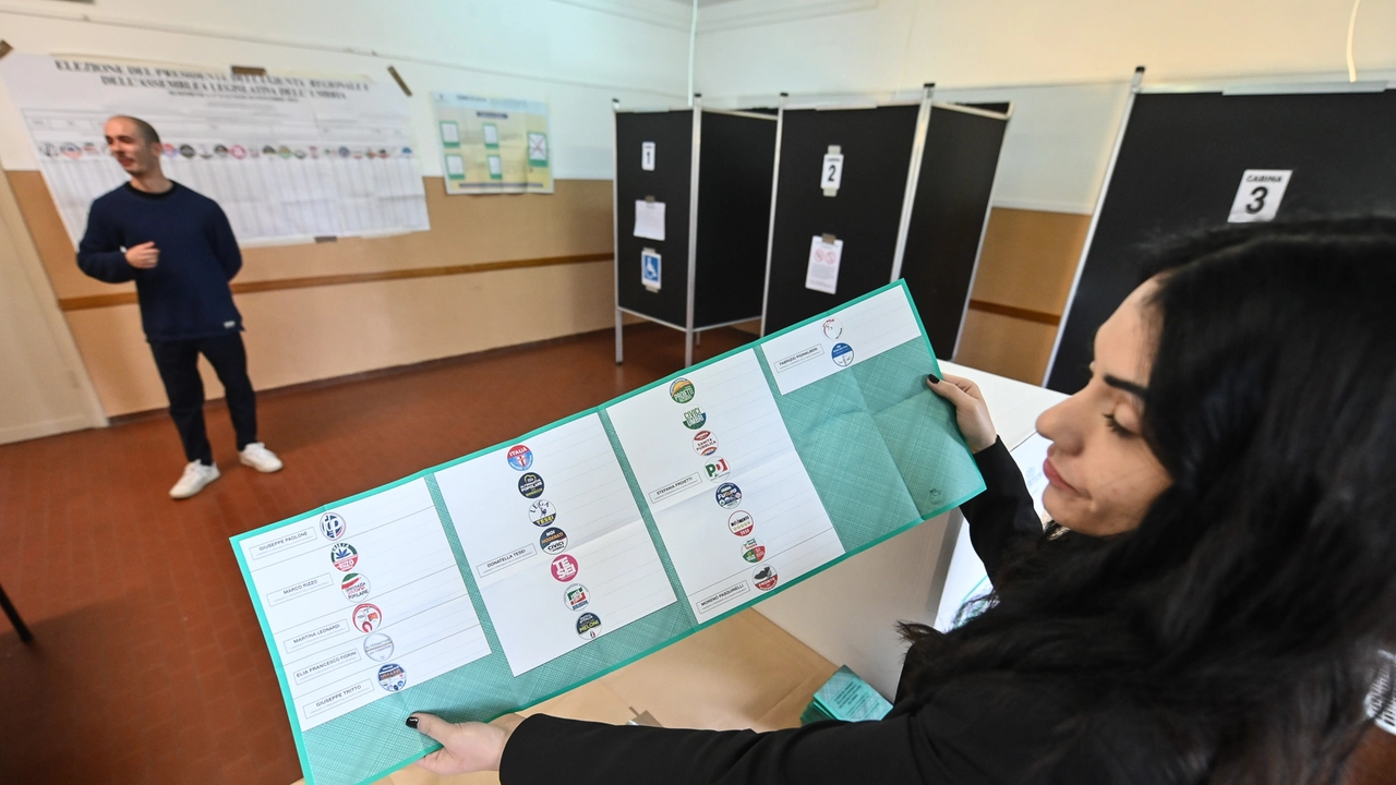 Elezioni regionali in Umbria, rush finale per il voto. Dati dell’affluenza in calo. Gli orari dello spoglio