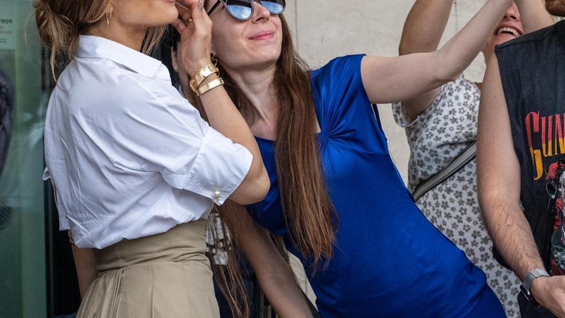 Jennifer Lopez, un’ora da... pisana. Al Galilei fra selfie, sorrisi e fiori