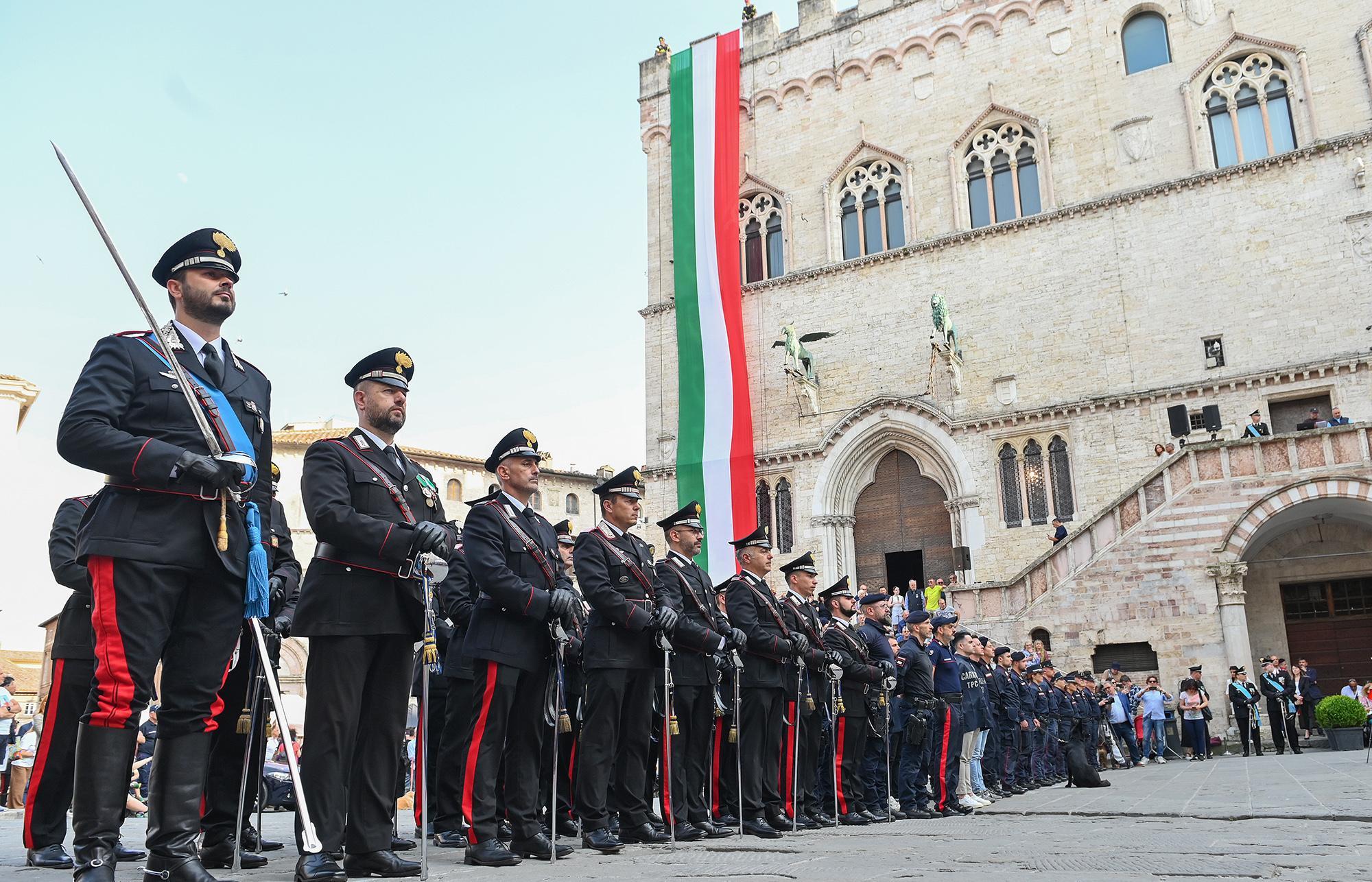 Carabinieri, impegno quotidiano. In un anno 700 arresti, 6000 denunce Carabinieri, impegno quotidiano. In un anno 700 arresti, 6000 denunce