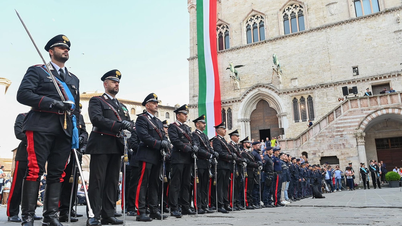 Cerimonia per il 211esimo anniversario a Fontivegge e in centro storico. "Vicini al territorio e alla comunità" . Cerimonia per il 211esimo anniversario a Fontivegge e in centro storico. "Vicini al territorio e alla comunità" .