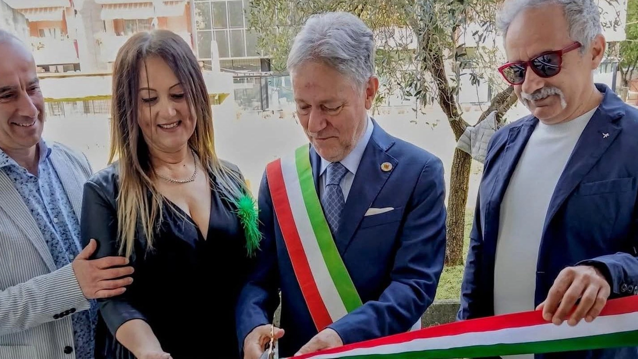 Al taglio del nastro di sabato era presente anche il sindaco Roberto Valettini Al taglio del nastro di sabato era presente anche il sindaco Roberto Valettini
