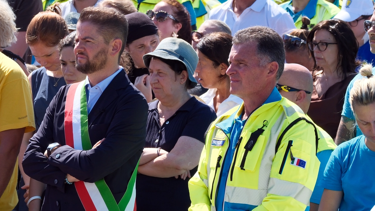 Tremila persone dalla Toscana e da mezza Italia hanno partecipato ai funerali dei due soccorritori della Misericordia morti nello schianto in A1