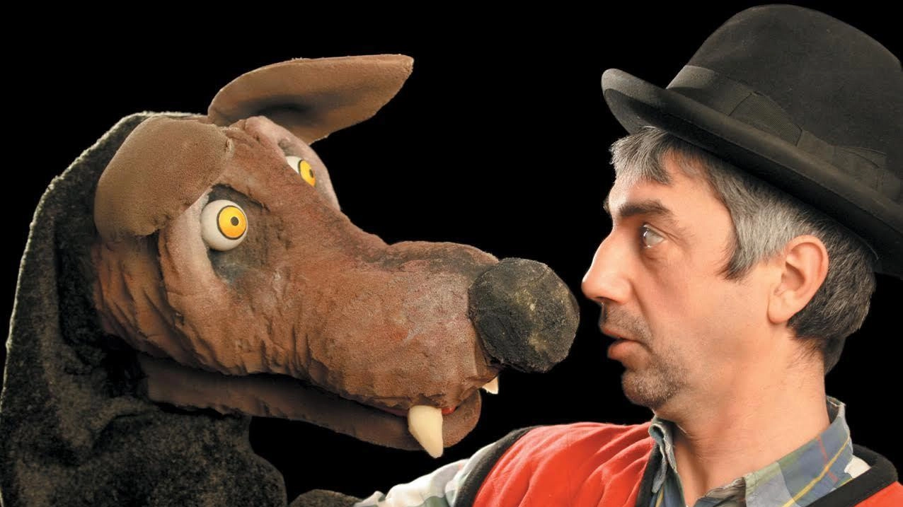 I burattini continuano ad animare Siena e le sue Contrade, sotto la direzione artistica di Italo Pecoretti e del Teatro... I burattini continuano ad animare Siena e le sue Contrade, sotto la direzione artistica di Italo Pecoretti e del Teatro...