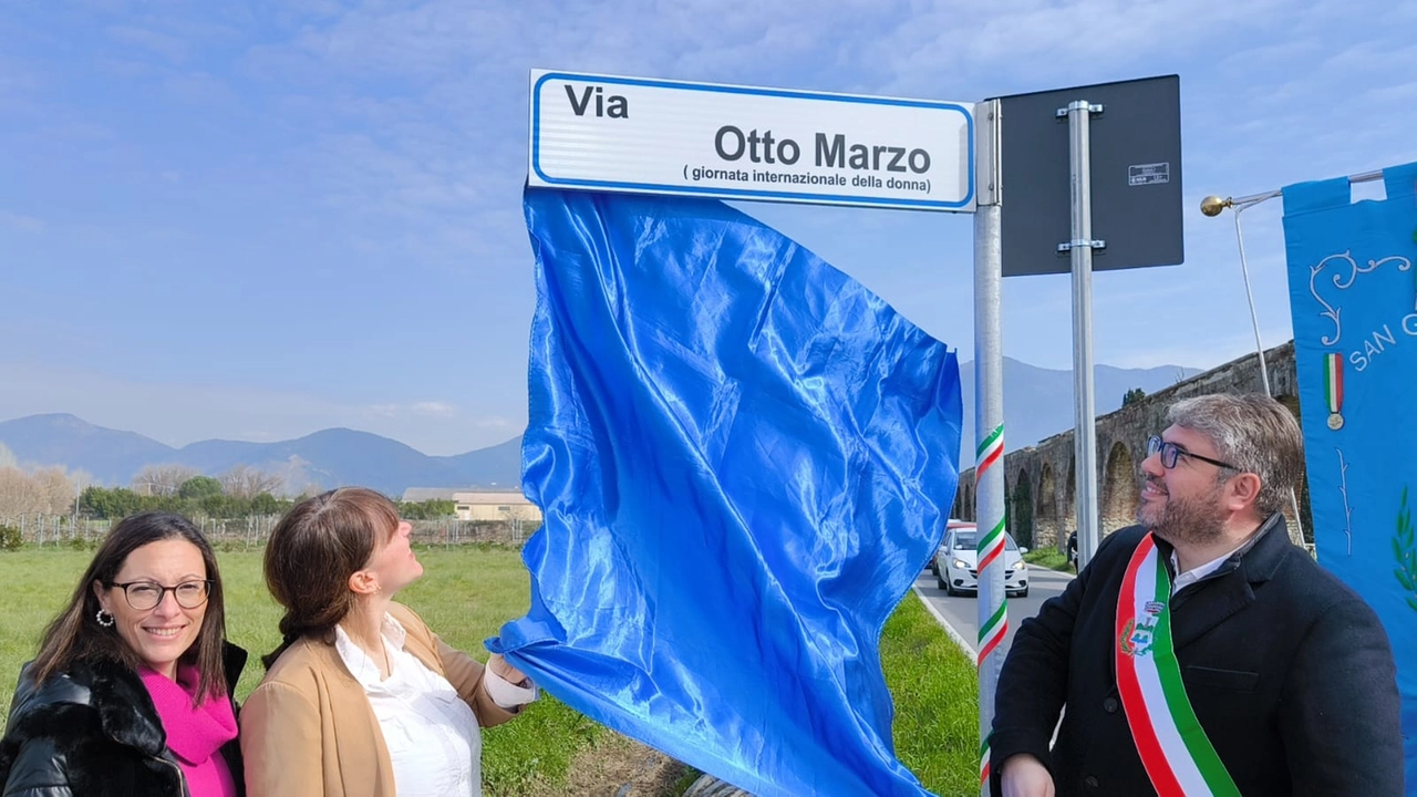 La cerimonia di intitolazione dei "Giardini 8 Marzo" La cerimonia di intitolazione dei "Giardini 8 Marzo"