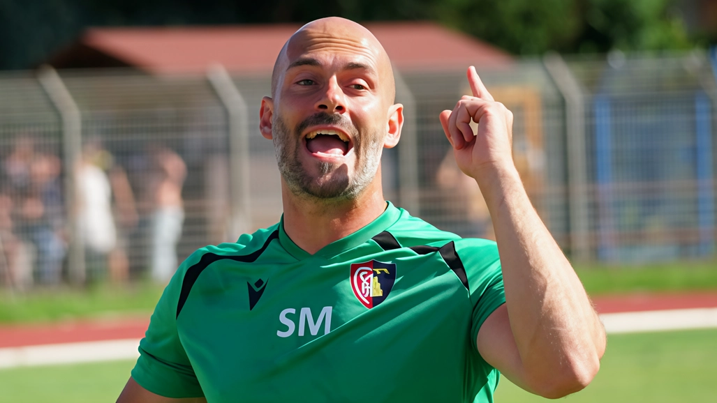 MONTEVARCHI Non perde il senso della misura Simone Marmorini (nella foto), anche se alla prima uscita ufficiale, l’esordio in Coppa Italia,... MONTEVARCHI Non perde il senso della misura Simone Marmorini (nella foto), anche se alla prima uscita ufficiale, l’esordio in Coppa Italia,...