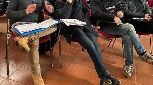 L’idea del sindaco per dare continuità all’opera di sensibilizzazione avviata in queste settimane. Più difficile coinvolgere i genitori: in pochi hanno colto l’occasione dell’incontro pubblico. L’idea del sindaco per dare continuità all’opera di sensibilizzazione avviata in queste settimane. Più difficile coinvolgere i genitori: in pochi hanno colto l’occasione dell’incontro pubblico.
