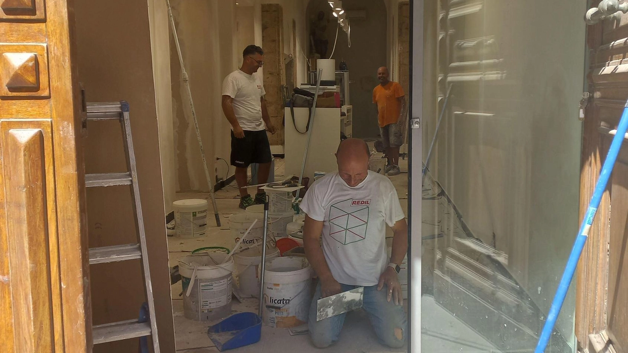 Si lavora a pieno ritmo in corso Vannucci per riaprire gli spazi lasciati vuoti da un negozio d’abbigliamento prima e... Si lavora a pieno ritmo in corso Vannucci per riaprire gli spazi lasciati vuoti da un negozio d’abbigliamento prima e...