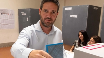Il 5 Stelle Masi: "Voterò per Sara". Eike può pescare dalle liste civiche