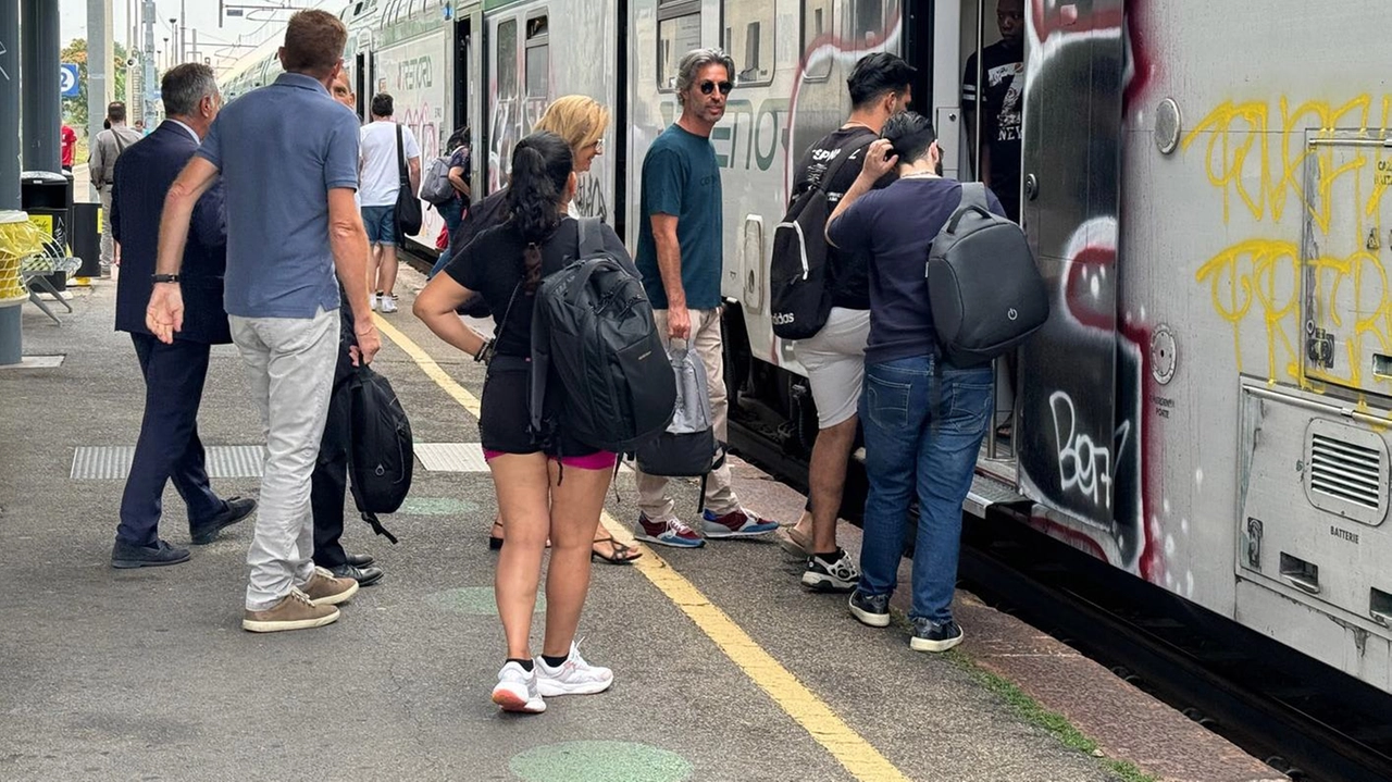 Un brutto incidente si è verificato ieri mattina sulla linea ferroviaria Siena-Firenze Un brutto incidente si è verificato ieri mattina sulla linea ferroviaria Siena-Firenze