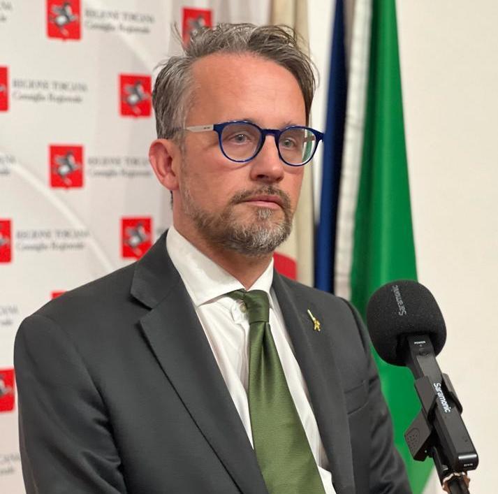 https://www.lanazione.it/image-service/view/acePublic/alias/contentid/NGQyYzMzOGMtOTU4OS00/0/ospedale-sos-personale-servizi-a-rischio.jpeg