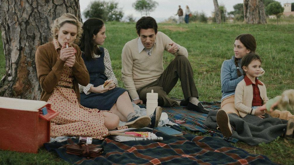 Una scena da «. Berlinguer - La grande ambizione», diretto da. Andrea Segre sulla vita e la. carriera del politico