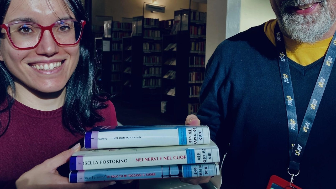 Tante iniziative sabato per il compleanno della Lazzerini. Finale con la premiazione di Libri Parlanti, il concorso per le poesie composte con i titoli sui dorsi dei libri Tante iniziative sabato per il compleanno della Lazzerini. Finale con la premiazione di Libri Parlanti, il concorso per le poesie composte con i titoli sui dorsi dei libri