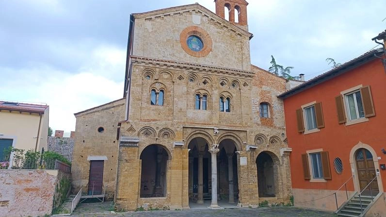Le risorse ottenute dalla vendita (per 681mila euro) dell’ex asilo Coccapani, saranno destinate. il recupero funzionale della chiesa di San Zeno (nella foto): lo stabilisce un atto di indirizzo appena approvato in giunta: ne parla l’assessore Filippo Bedini