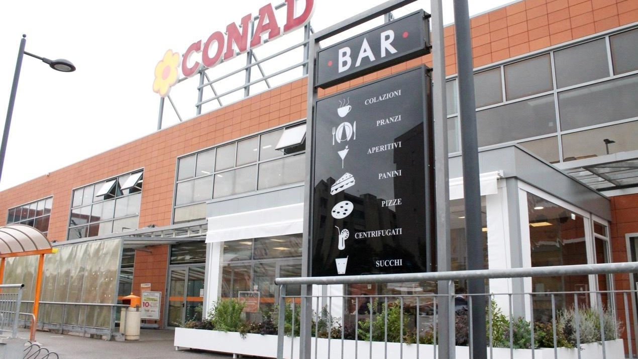 Oggi riapre dopo soli tre giorni di fermo il punto vendita di Conad di via Senegal. Ha inizio così un...