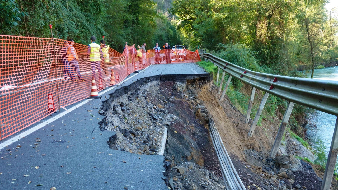 La frana sull’Aurelia a Borghetto dell’ottobre 2024: la Ss1 è stata nuovamente chiusa a causa del deterioramento del manto stradale (foto d’archivio) La frana sull’Aurelia a Borghetto dell’ottobre 2024: la Ss1 è stata nuovamente chiusa a causa del deterioramento del manto stradale (foto d’archivio)