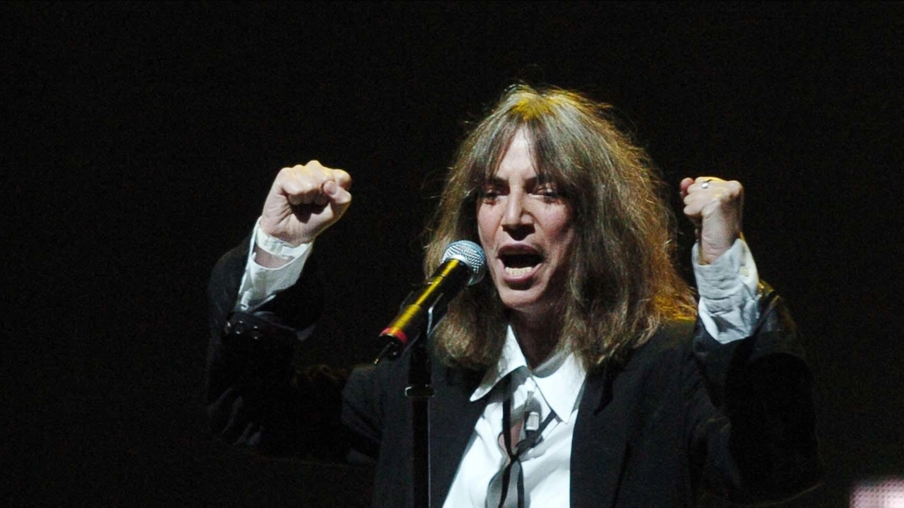 La poetessa della musica Patti Smith è la protagonista del libro di Laura Pezzino che sabato sera sarà presentato al Festival Little Lucy a Lucignana La poetessa della musica Patti Smith è la protagonista del libro di Laura Pezzino che sabato sera sarà presentato al Festival Little Lucy a Lucignana