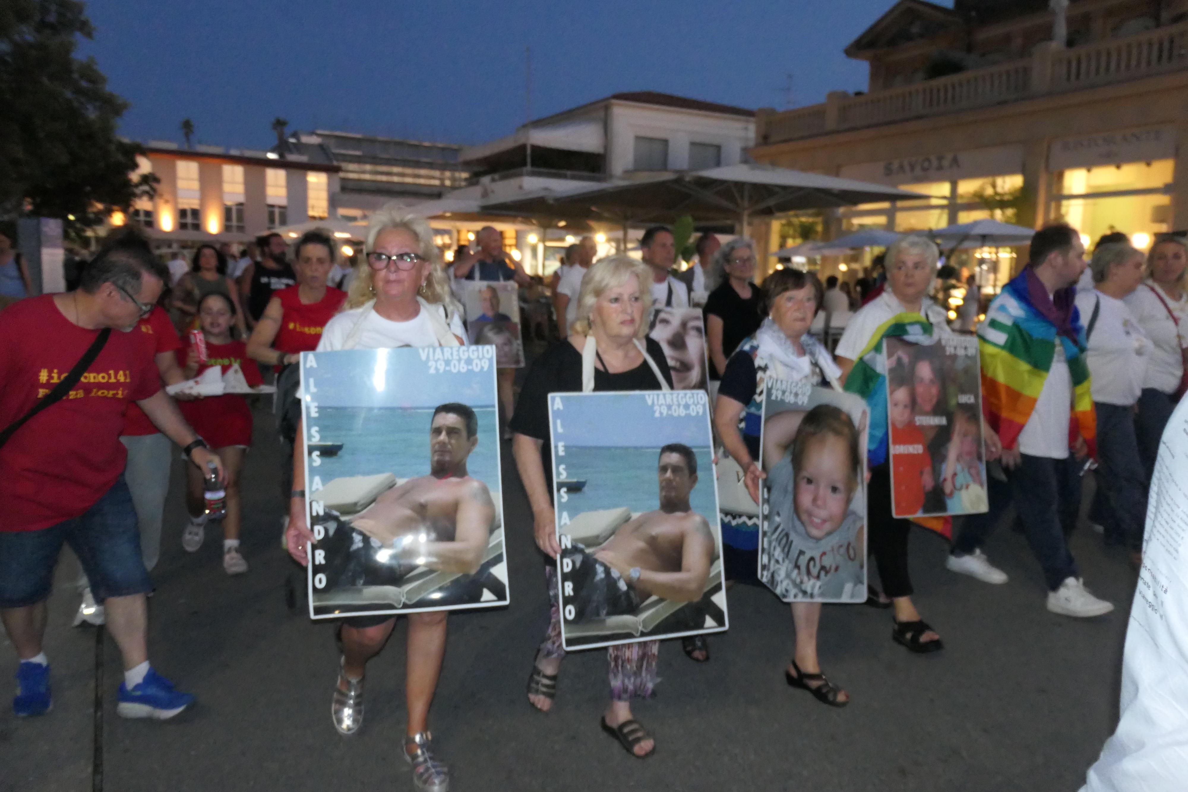 Viareggio, il ricordo della strage dopo 16 anni. “Non dimentichiamo” Viareggio, il ricordo della strage dopo 16 anni. “Non dimentichiamo”