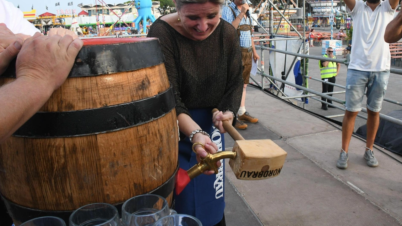 Alle 18 a Carrarafiere il taglio del nastro della kermesse con la città gemella di Ingolstadt. Oltre alla celebre bionda Nordbrau, anche menù tipici allo stesso prezzo dello scorso anno. Alle 18 a Carrarafiere il taglio del nastro della kermesse con la città gemella di Ingolstadt. Oltre alla celebre bionda Nordbrau, anche menù tipici allo stesso prezzo dello scorso anno.