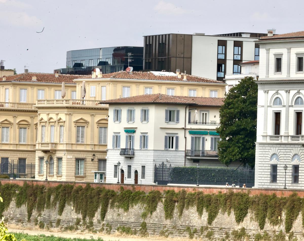 Cubo nero tra i tetti di Firenze, l’ordine degli architetti: “Progetto sfuggito di mano, la politica ha le sue colpe”